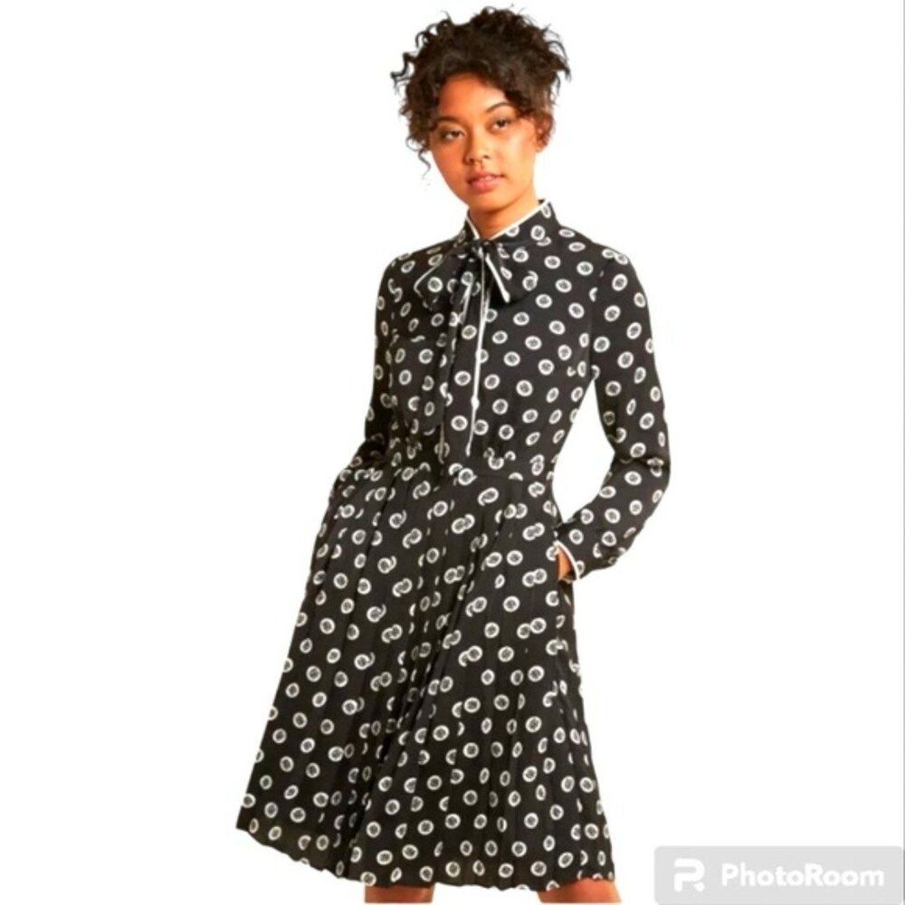 ModCloth Pleated Fit Flare Longsleeve Midi Dress Tie neck Black White Floral